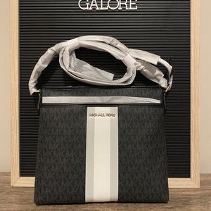 Michael kors crossbody